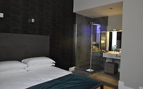 Place 24 Suites & Wellness